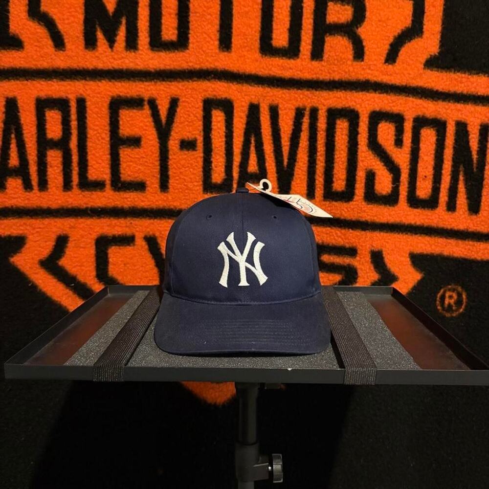 Vintage 1990s New York Yankees Snapback Hat